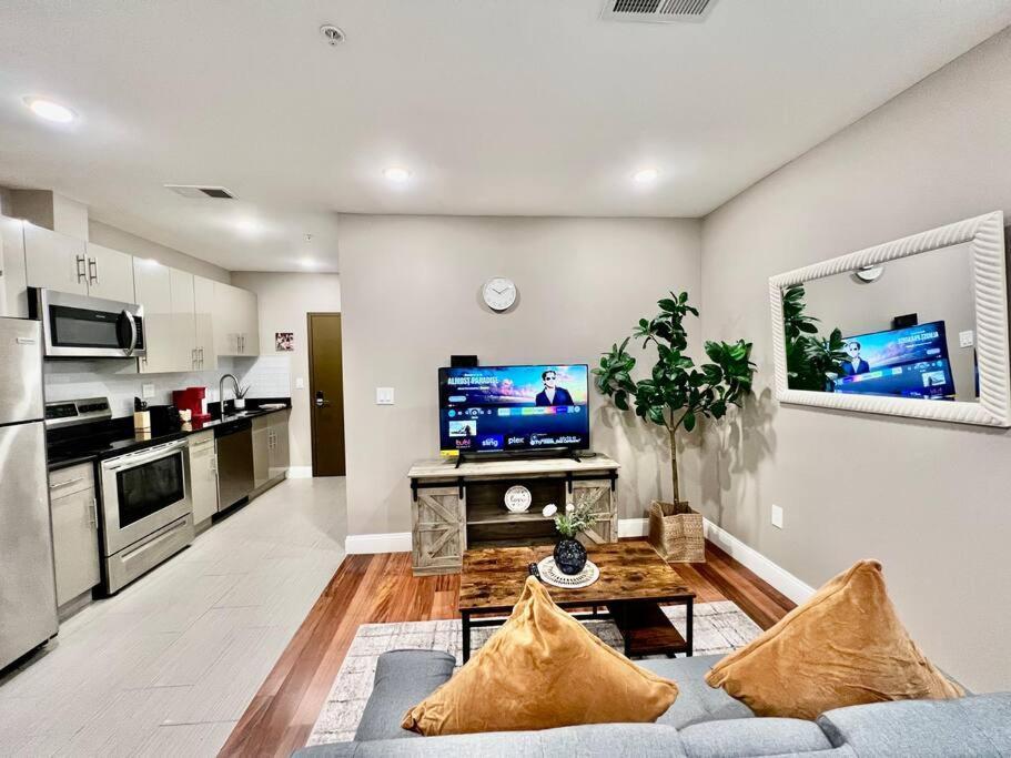 Apartment 405 Spacious And Superior 1bdr In Center *